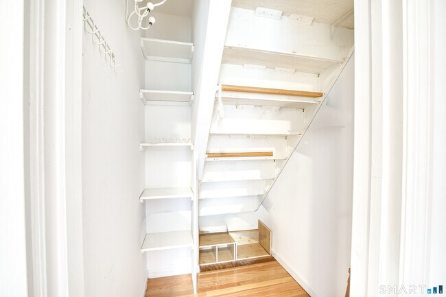 Building Photo - 51 Old Kings Hwy