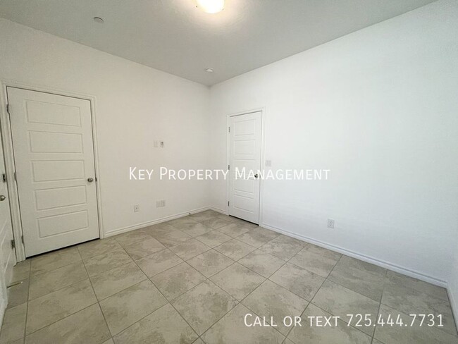 Building Photo - 3 Bedroom, 3 Bath Single Story beauty Buil...