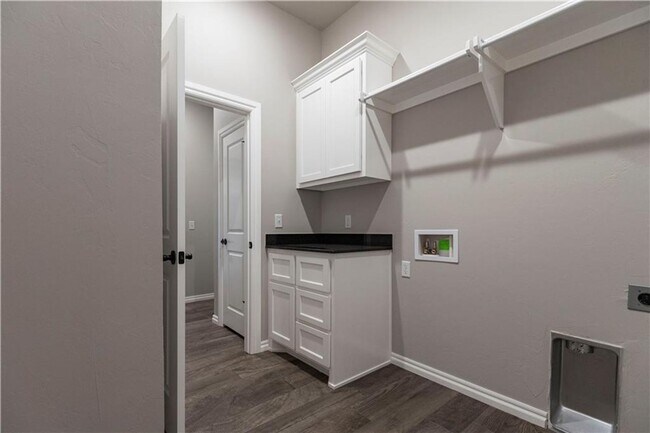 Building Photo - Very Nice 4 Bedroom, 3 Bathroom 3 Car Garage Home with Storm Shelter