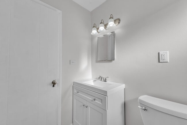 Building Photo - 11319 Tecumseh Ave