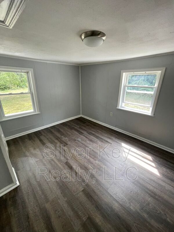 Building Photo - 1209 Hilltop Dr NE