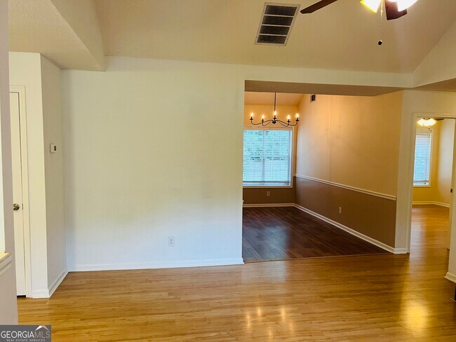 Building Photo - 145 Riverside Dr