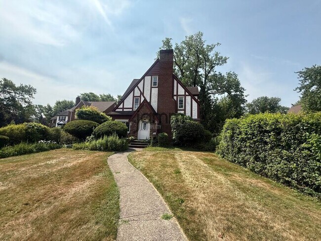 Building Photo - 3722 Meadowbrook Blvd