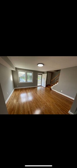 Building Photo - 832 St Dunstans Rd
