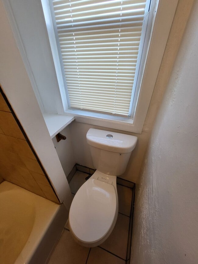 Building Photo - 3Br/1Ba Townhouse