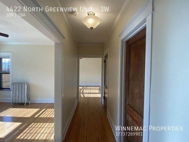 Building Photo - 4422 N Greenview Ave