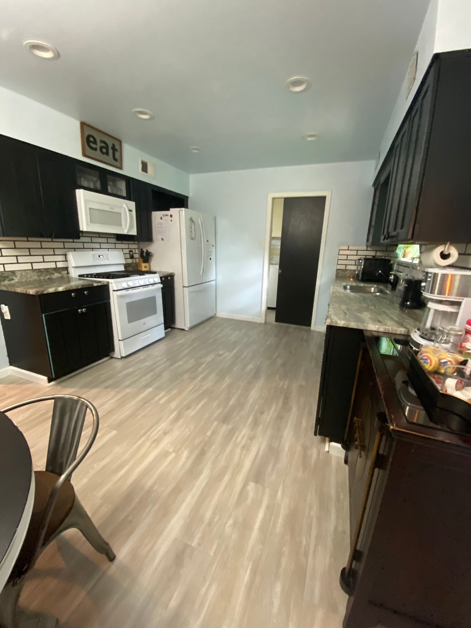 Kitchen, all appliances - 513 Hayes St