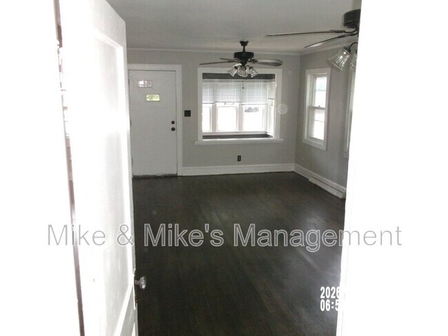 Building Photo - 403 N 61st St