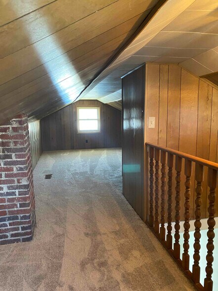 Building Photo - 811 Rubens St