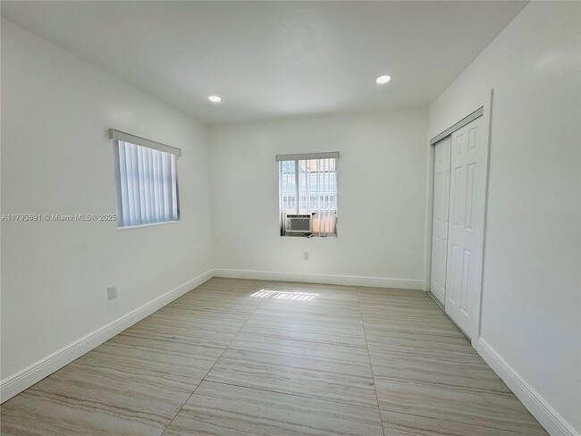 Building Photo - 1364 NE 145th St