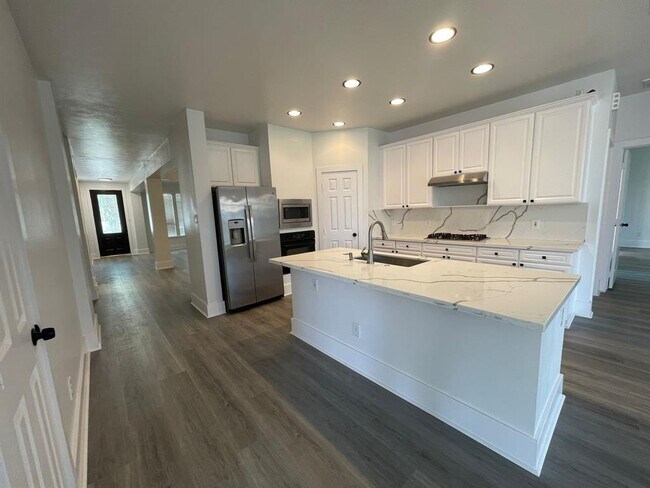 Building Photo - 16735 Sonoma Del Norte Dr