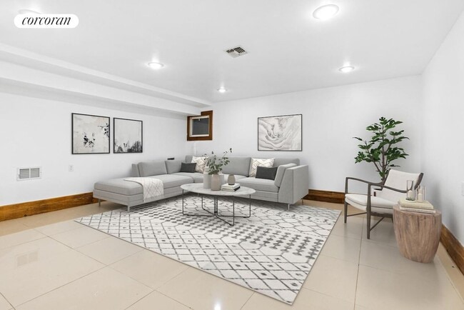 Building Photo - 620 Monroe St