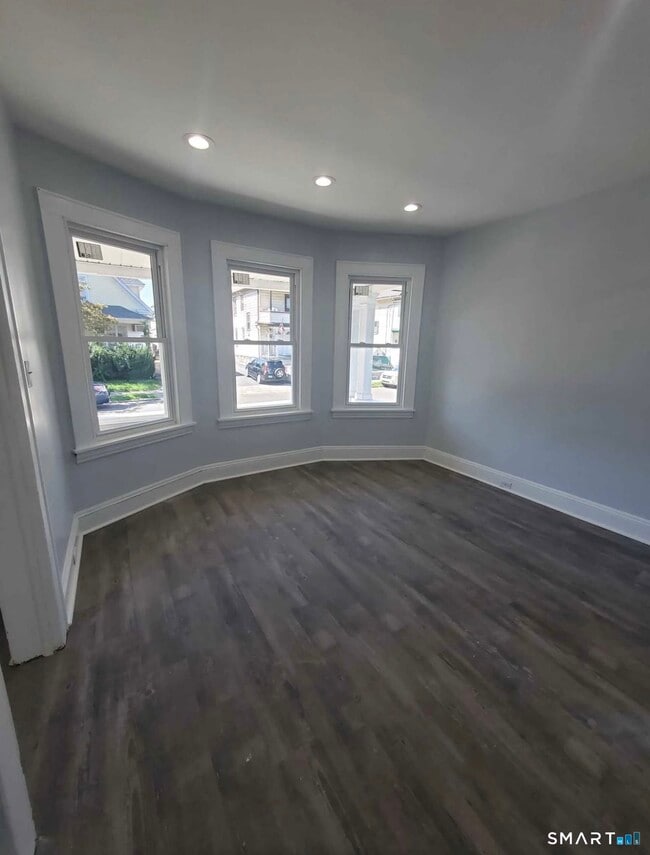 Building Photo - 100 Horace St