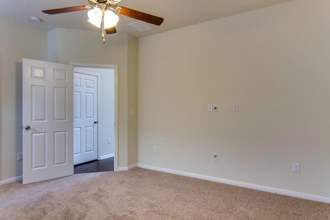 Building Photo - 3240 E Whitestone Blvd