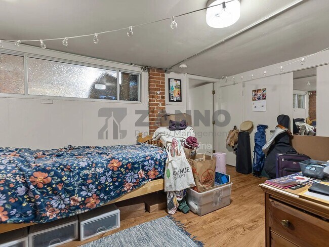 Building Photo - 35 Bowen St