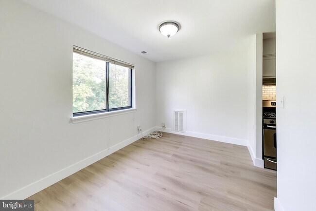 Building Photo - 6027 Majors Ln