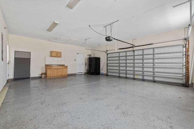Building Photo - 414 Carriage Lake Dr