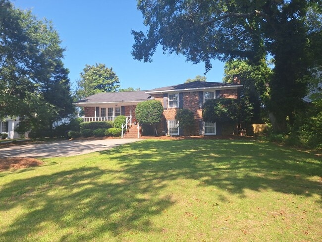 Primary Photo - Magnificent Four Bedroom Home - Minutes Aw...