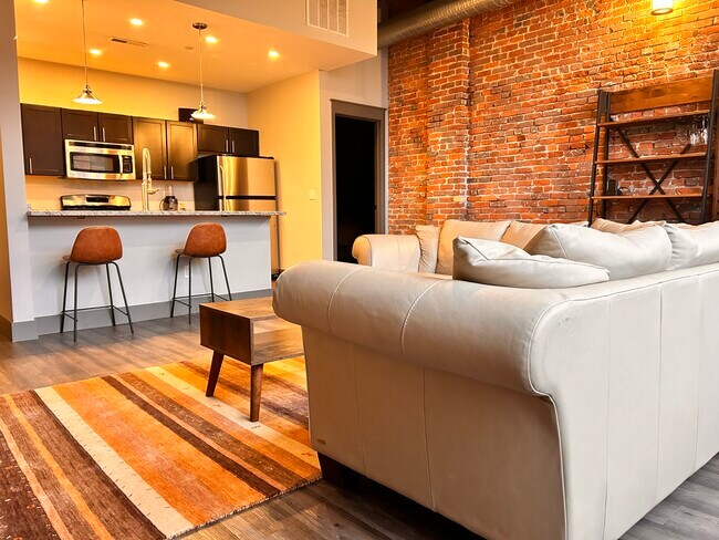 Warm and cozy - 570 S Front St