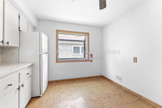 Building Photo - 2119 Moran Ave