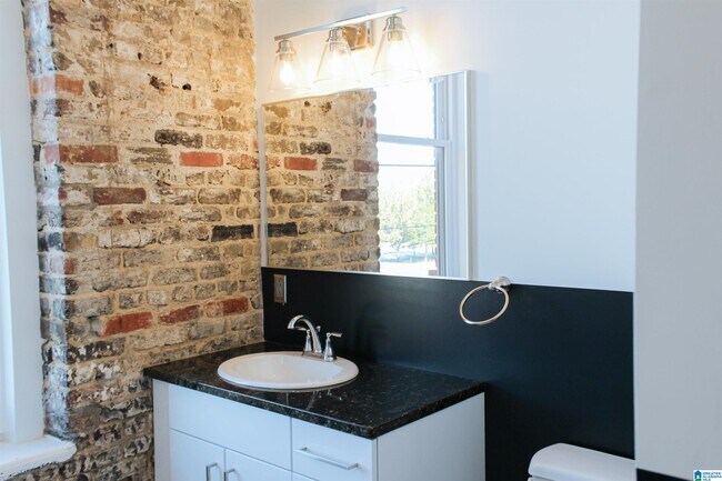 Building Photo - 1620 3rd Ave N