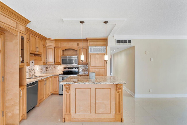 Building Photo - 1839 Middle River Dr