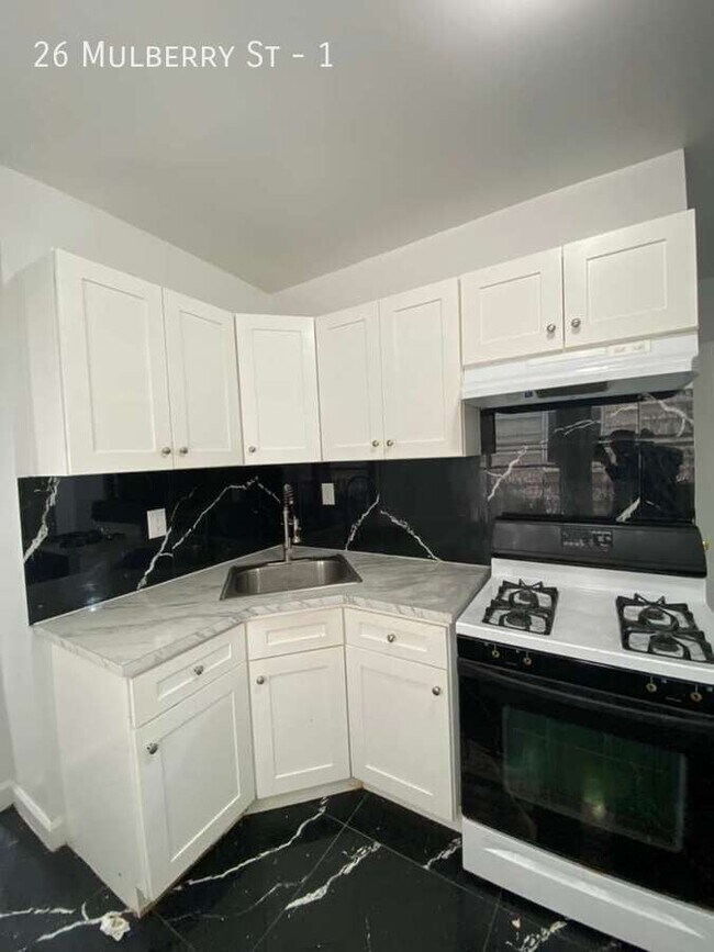Building Photo - 26 Mulberry St