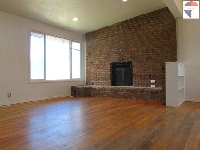 Building Photo - 2925 Windsor Pl