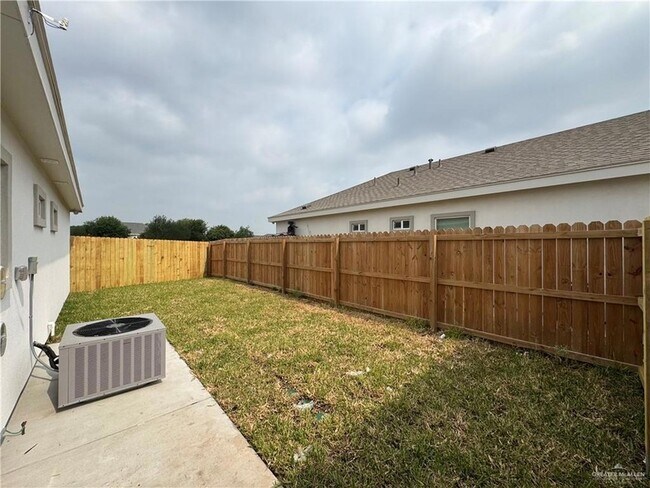 Building Photo - 1612 Canelo Dr