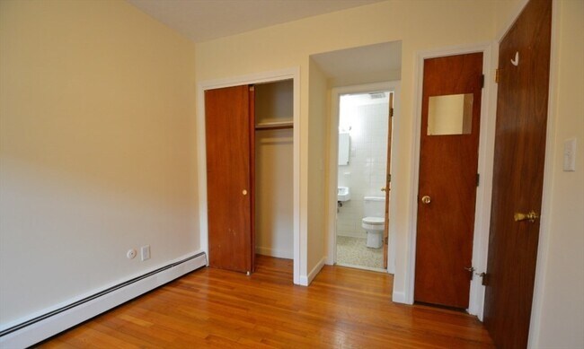 Building Photo - 168 N Beacon St