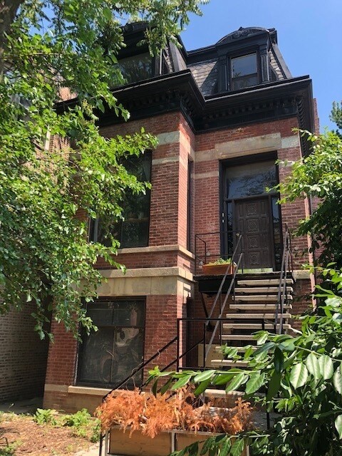 Primary Photo - 1931 W Evergreen Ave