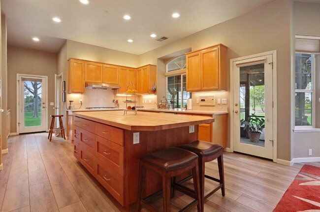 Building Photo - Stunning North Davis Executive Home with 5...