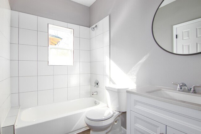 Building Photo - 1709 Stevens St