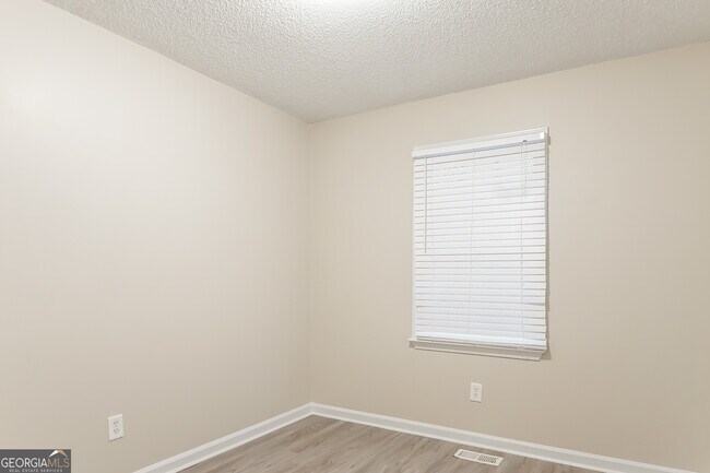 Building Photo - 64 Willow Bend Dr NW