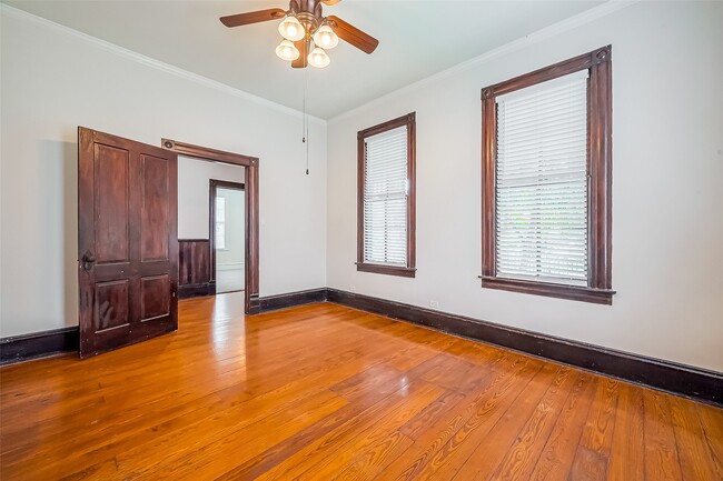 Building Photo - 1401 Cortlandt St