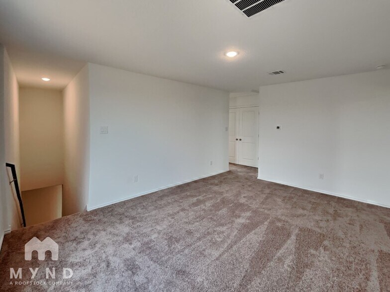 Building Photo - 9007 Lunar Cove