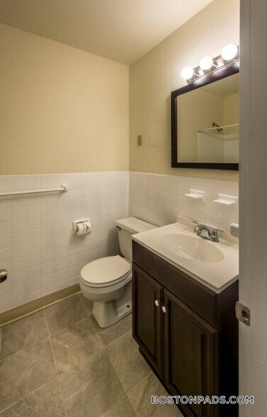 Building Photo - 10 Westgate Dr