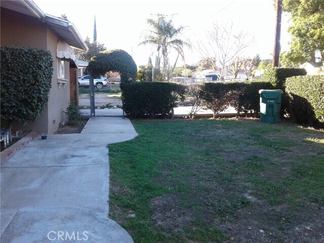 Building Photo - 924 W George St