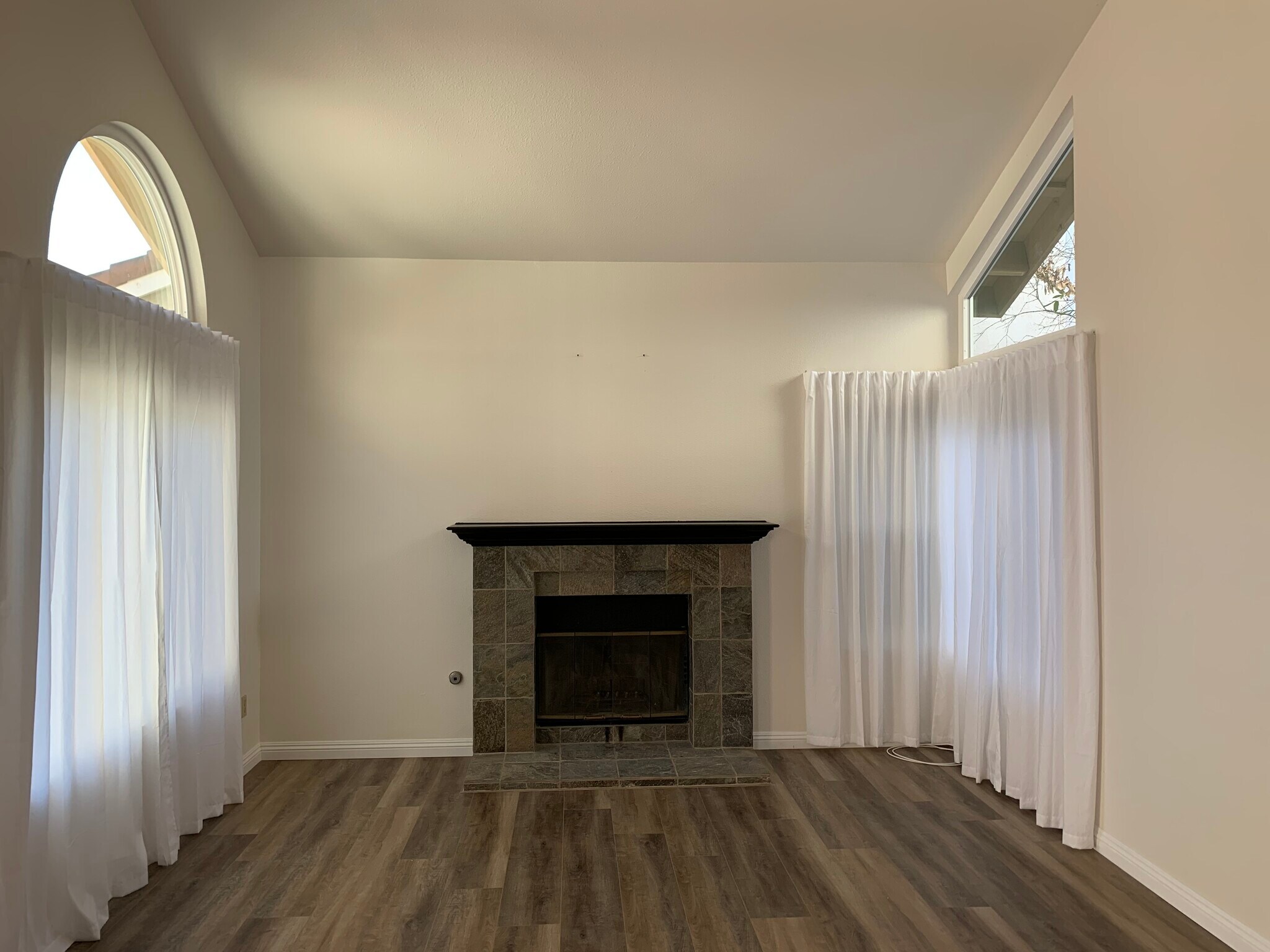 Building Photo - 10734 Chinon Cir