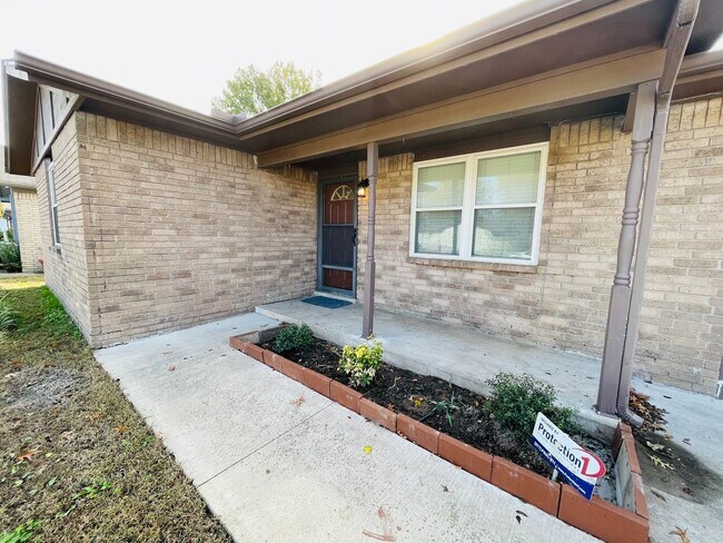 Building Photo - Current remolded home in Union School District