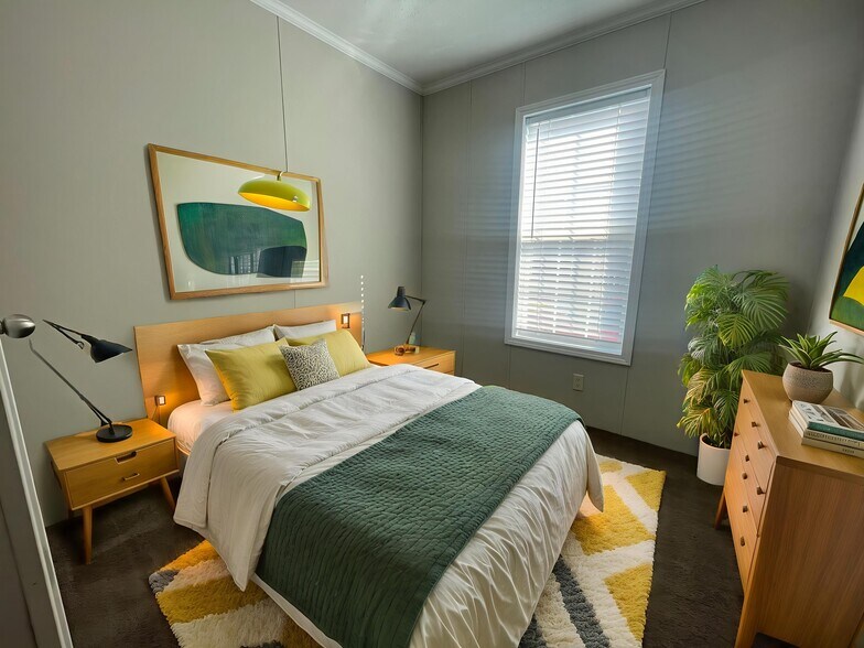 Building Photo - 16185 Notre Dame St