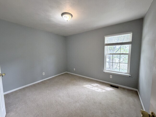 Building Photo - 4136 Everett St