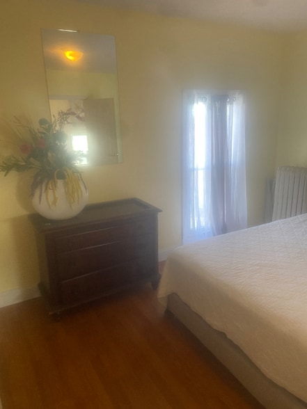 Building Photo - 25 Bridge St