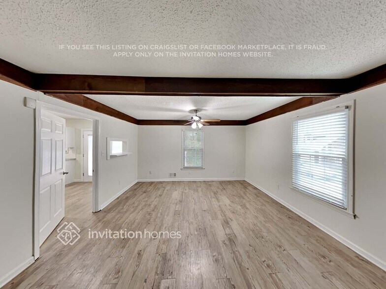 Building Photo - 3550 Valley Dr SW
