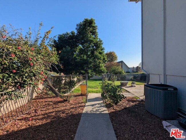 Building Photo - 508 Fernpark Dr