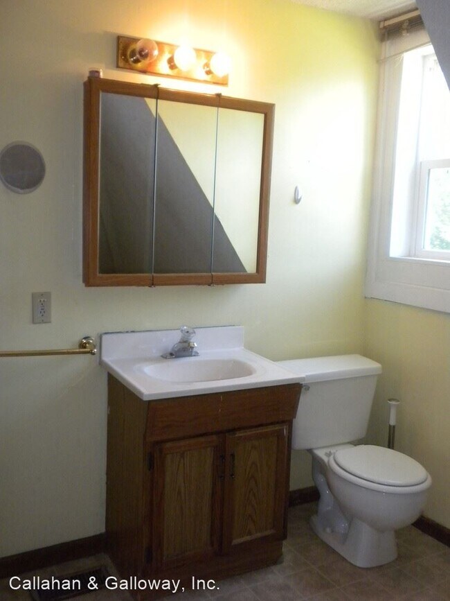 Building Photo - 1410 University Ave