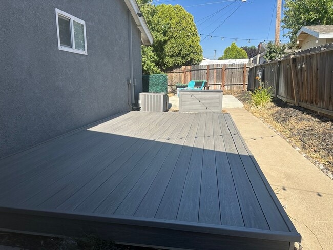 Building Photo - READY NOW! 3+1.5 City of Tehachapi - **SOL...
