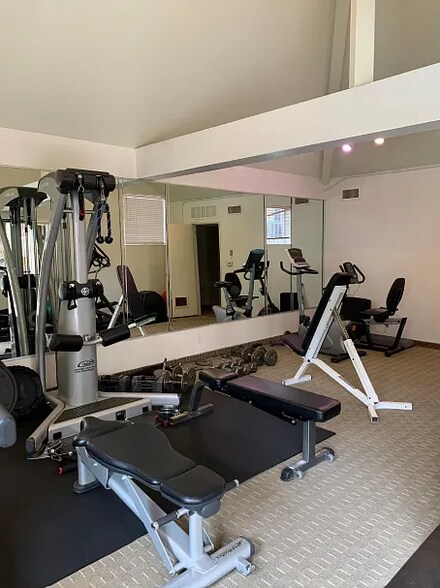 Building Photo - 1245 McClellan Dr