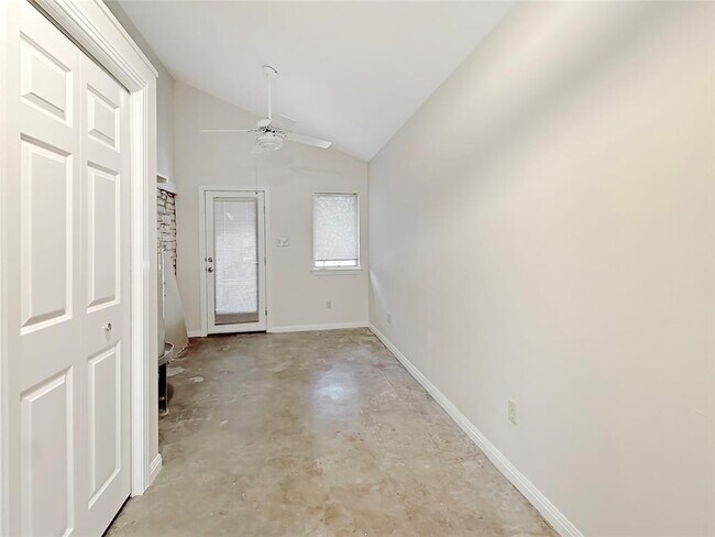 Building Photo - 4207 Wilshire Pkwy