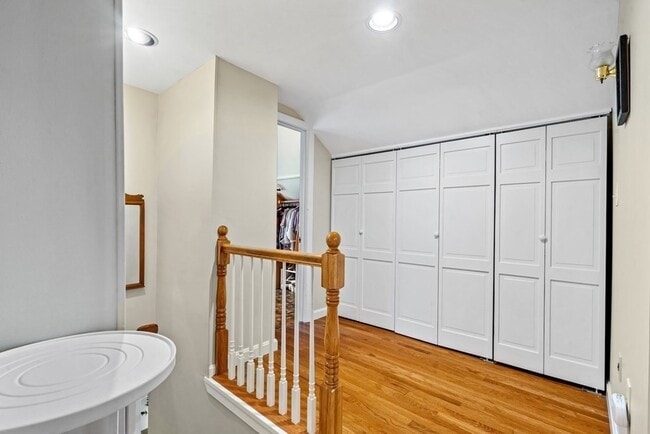 Building Photo - 51 Fairlawn St